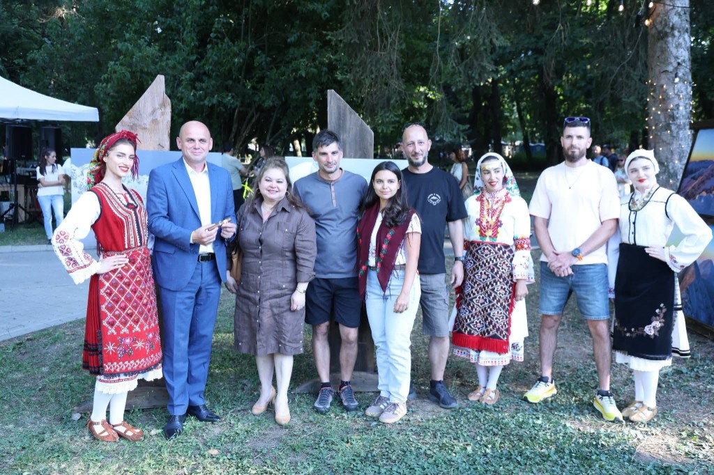 Изложба „Скрити светове“